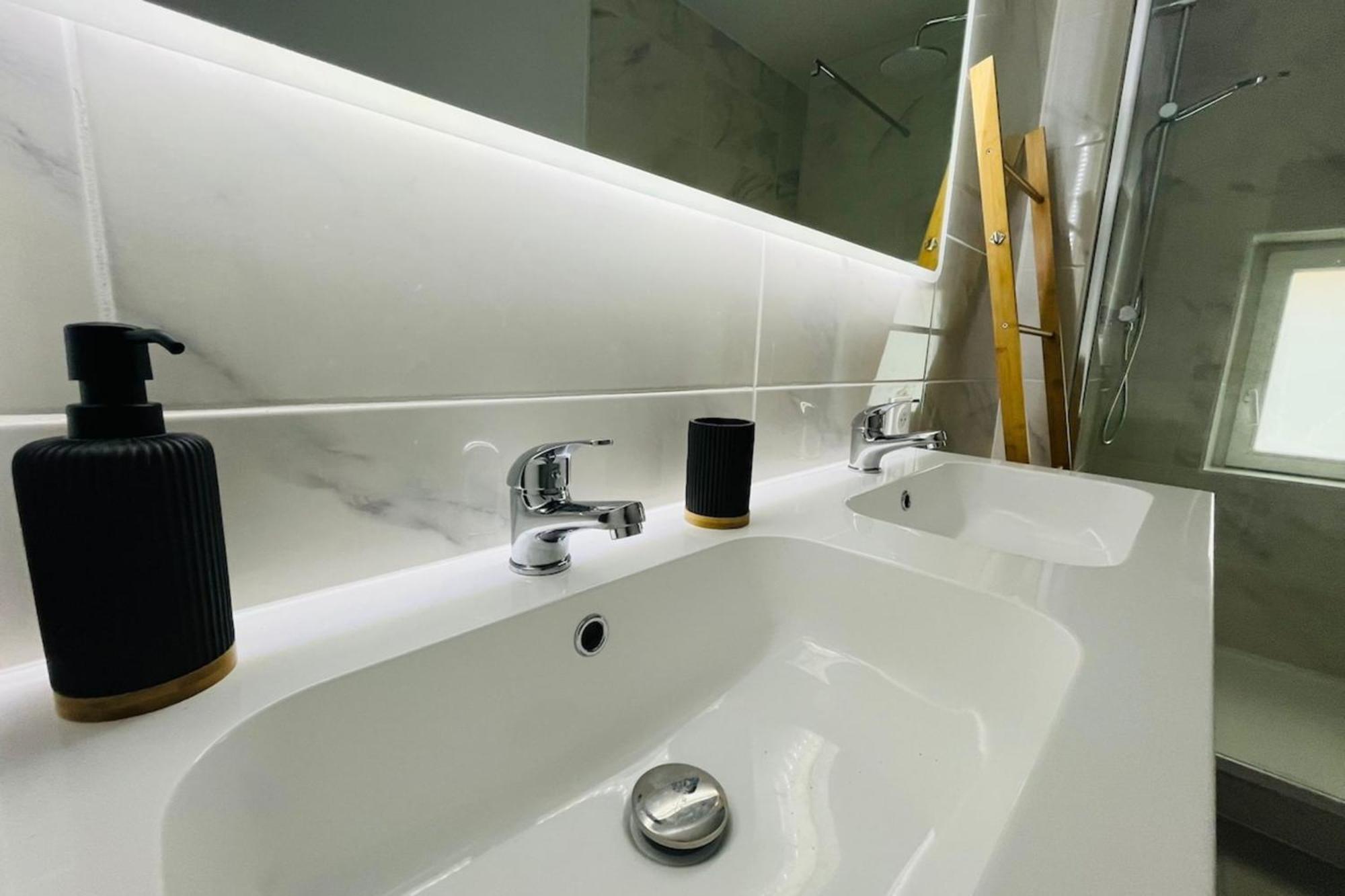 L'Horreum Appartement Proche Des Halles Wifi Narbonne Ngoại thất bức ảnh